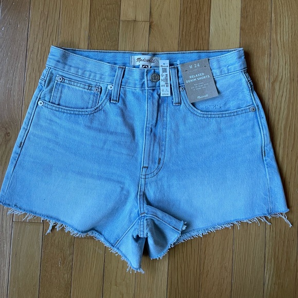 NWT Waist 24 mild rise jean shorts - Picture 1 of 3